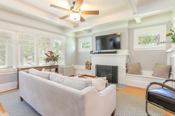 Transformez votre piscine avec l'éclairage solaire : Économisez de l'énergie tout en profitant de la magie nocturne !